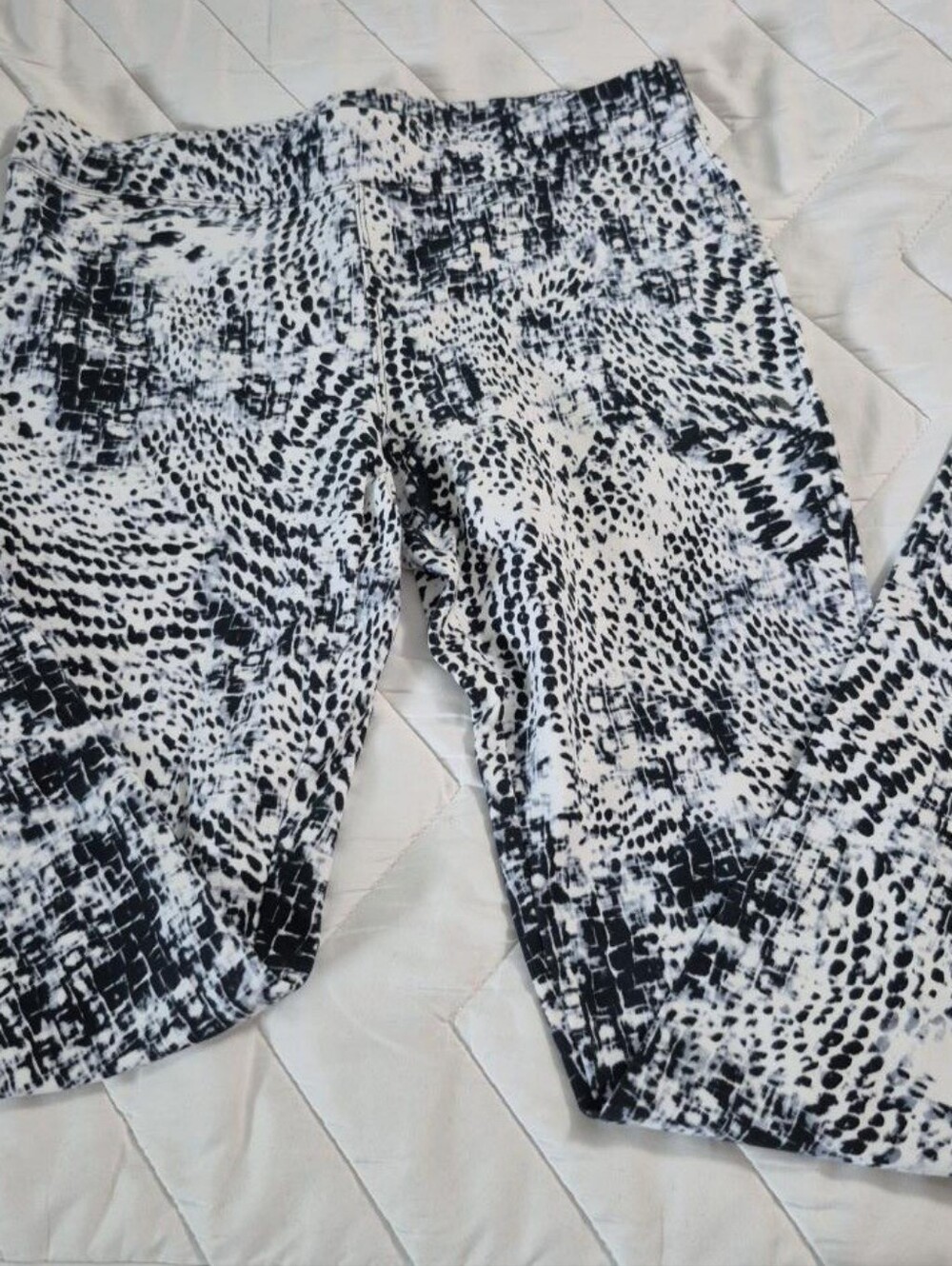 Express M Abstract Black White Print Stretch Pants NWT